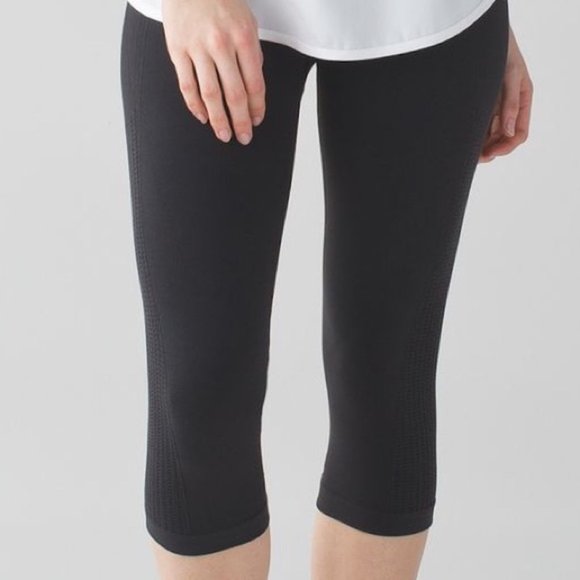 High Waisted Flow & Go Compression Leggings - Picture 8 of 13